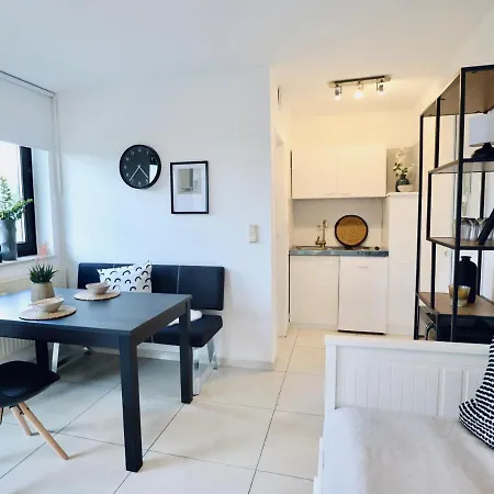 Modernes Apartment Mit Balkon In Duesseldorf *