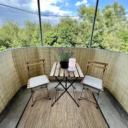 Modernes Apartment Mit Balkon In Duesseldorf
