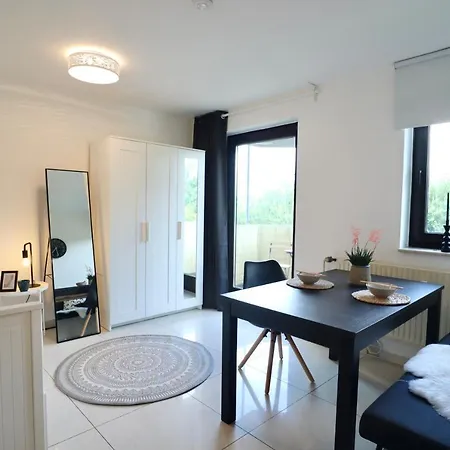 Modernes Apartment Mit Balkon In Duesseldorf Apartmán