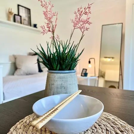 Modernes Apartment Mit Balkon In Duesseldorf *